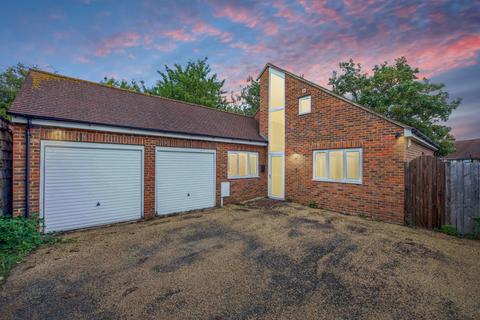 4 bedroom detached house for sale - Lamorna Avenue, Gravesend, Kent