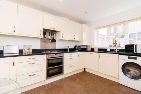 3 bedroom semi-detached house for sale - Windrushes, Caterham