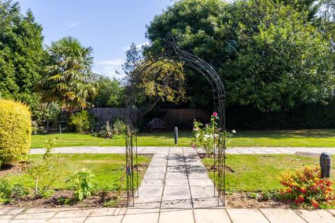 2 bedroom retirement property for sale, Limpsfield Road, Warlingham
