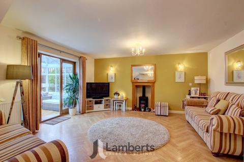 12 Brooklands Lane, Redditch, B98 8PX