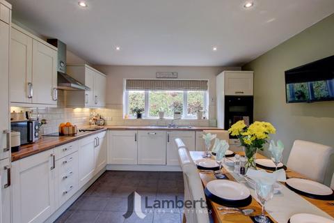 12 Brooklands Lane, Redditch, B98 8PX