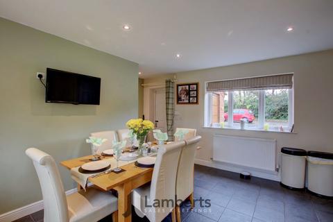 12 Brooklands Lane, Redditch, B98 8PX
