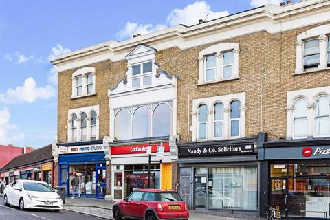 3 bedroom flat to rent, Woodgrange Road, London