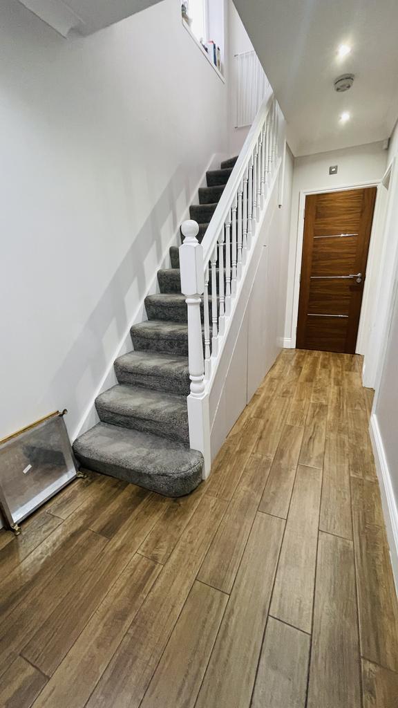 Empire Road, Perivale UB6 3 bed semidetached house £2,275 pcm (£525 pw)