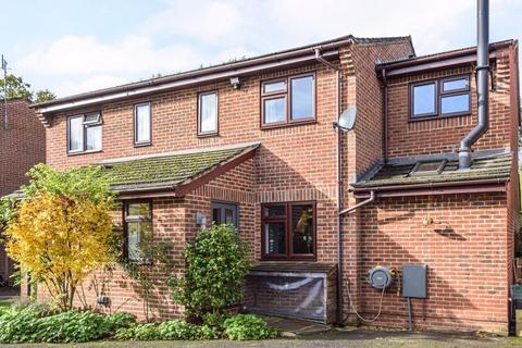 3 bedroom semi-detached house to rent, Puttocks Close, Haslemere
