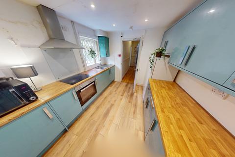 5 bedroom terraced house to rent, 29 Burford Road, Nottingham, NG7 6BB