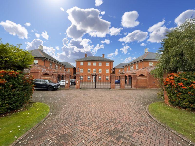 Brackenwood Mews, Wychwood Park, Weston, Cheshire 3 bed apartment for