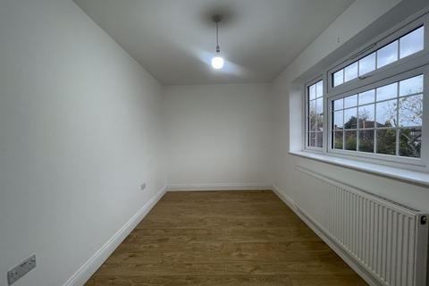 6 bedroom semi-detached house to rent, Melbury Avenue, UB2