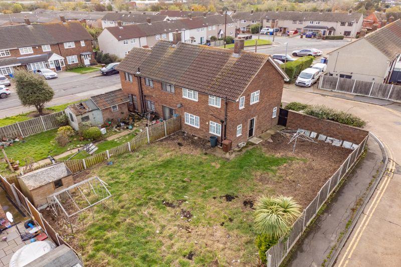 Abbotts Drive, StanfordLeHope 2 bed semidetached house £350,000