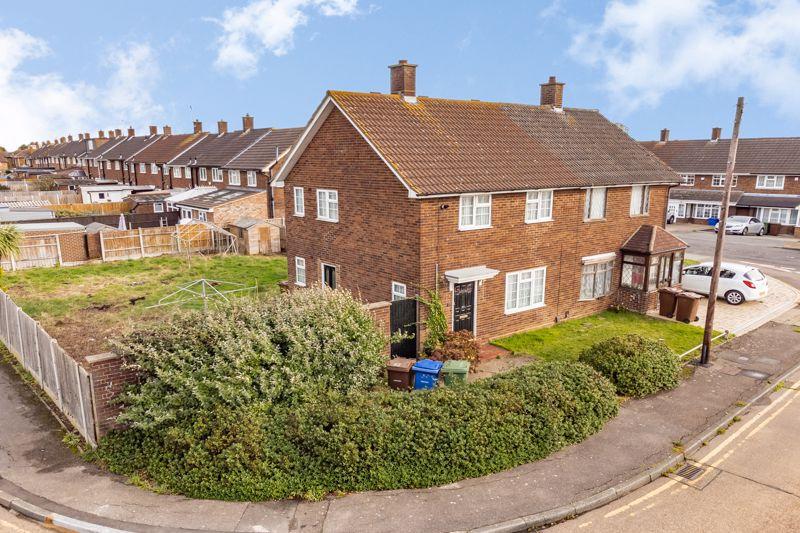 Abbotts Drive, StanfordLeHope 2 bed semidetached house £350,000