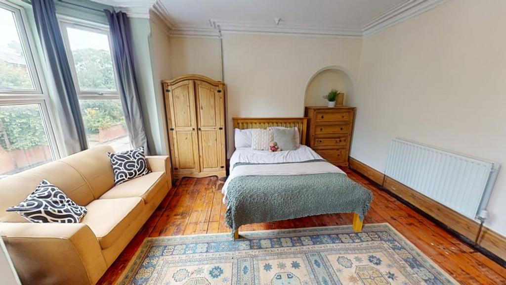 House in Nottingham - View 2
