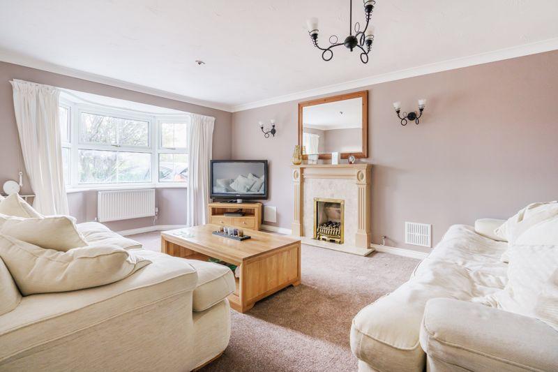 Lucerne Avenue, Bicester 4 bed detached house £500,000