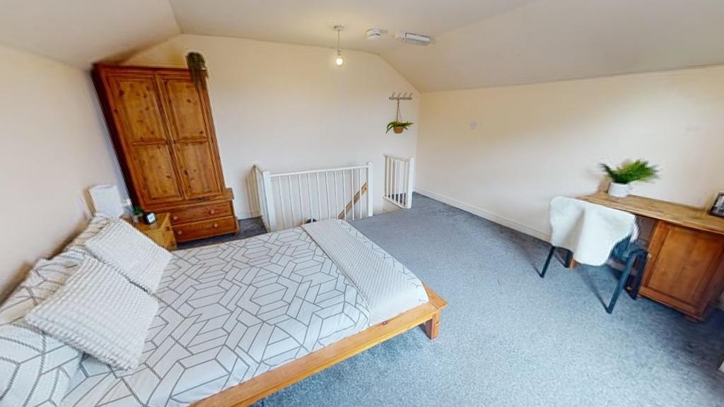 8 Colville Rm 7