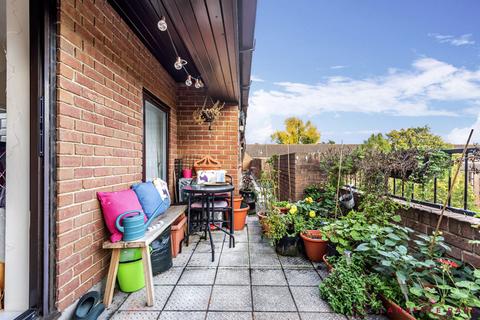 2 bedroom flat for sale - The Forresters, Winslow Close, HA5