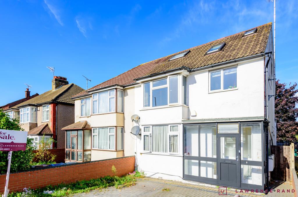 Eastcote Lane, Harrow, Middlesex, HA2 2 Bed Maisonette - £425,000