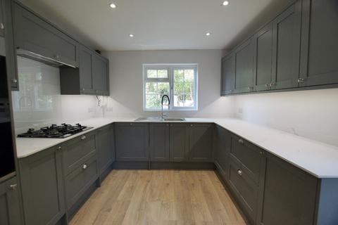 4 bedroom detached house to rent, Burleigh Park, Cobham, KT11 2DU