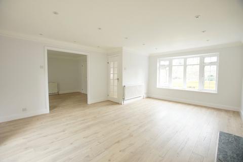 4 bedroom detached house to rent, Burleigh Park, Cobham, KT11 2DU
