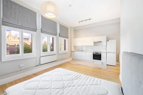 Studio to rent, Egerton Gardens, London, SW3