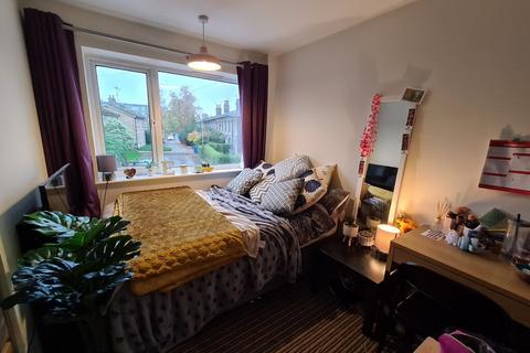 5 bedroom terraced house to rent, Trory Street