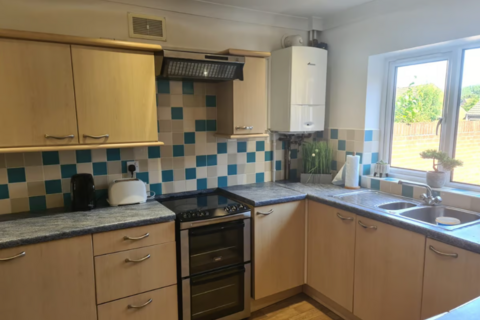 5 bedroom semi-detached house to rent, Howlett Drive