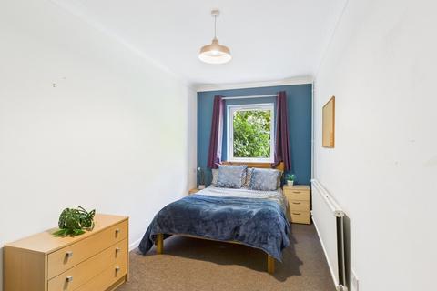 5 bedroom semi-detached house to rent, Howlett Drive