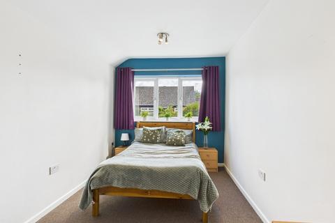 5 bedroom semi-detached house to rent, Howlett Drive