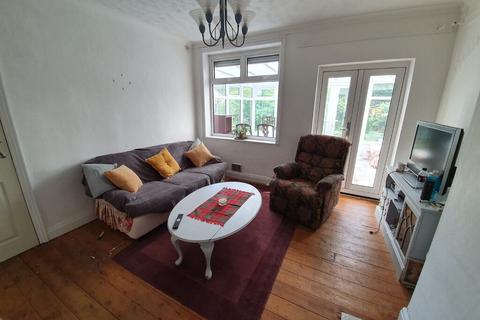 5 bedroom terraced bungalow to rent, Larkman Lane