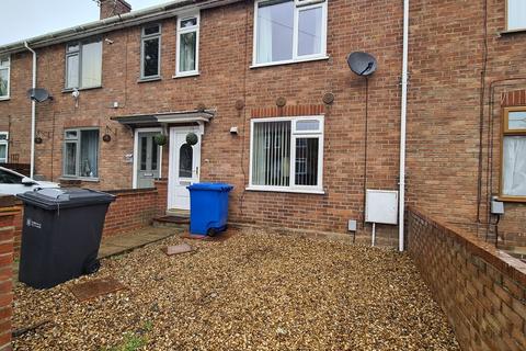 3 bedroom terraced house to rent, Earlham Grove