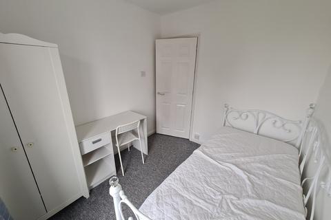 3 bedroom terraced house to rent, Earlham Grove