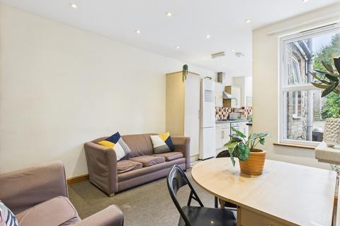 5 bedroom terraced house to rent, Warwick Street