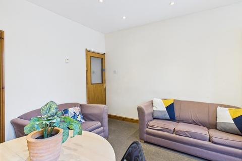 5 bedroom terraced house to rent, Warwick Street