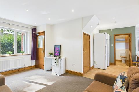 6 bedroom terraced house to rent, Colman Road
