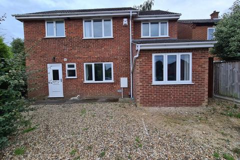 7 bedroom detached house to rent, Peverell Road