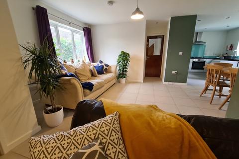 7 bedroom detached house to rent, Peverell Road