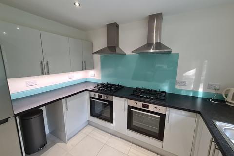 7 bedroom detached house to rent, Peverell Road