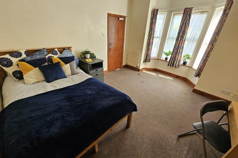 9 bedroom detached house to rent, Cambridge Street