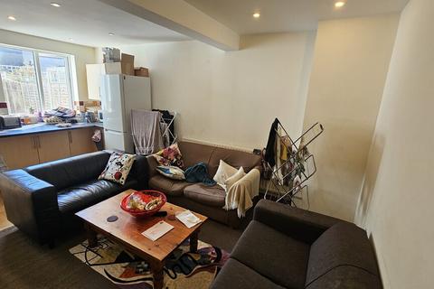 6 bedroom terraced house to rent, Cambridge Street