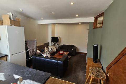 6 bedroom terraced house to rent, Cambridge Street