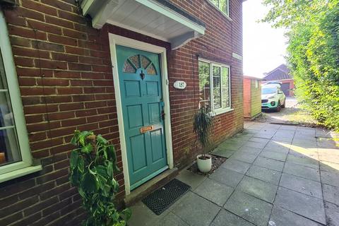 4 bedroom terraced house to rent, Colman Road