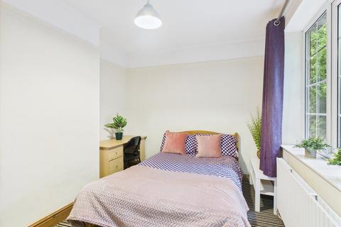4 bedroom terraced house to rent, Colman Road