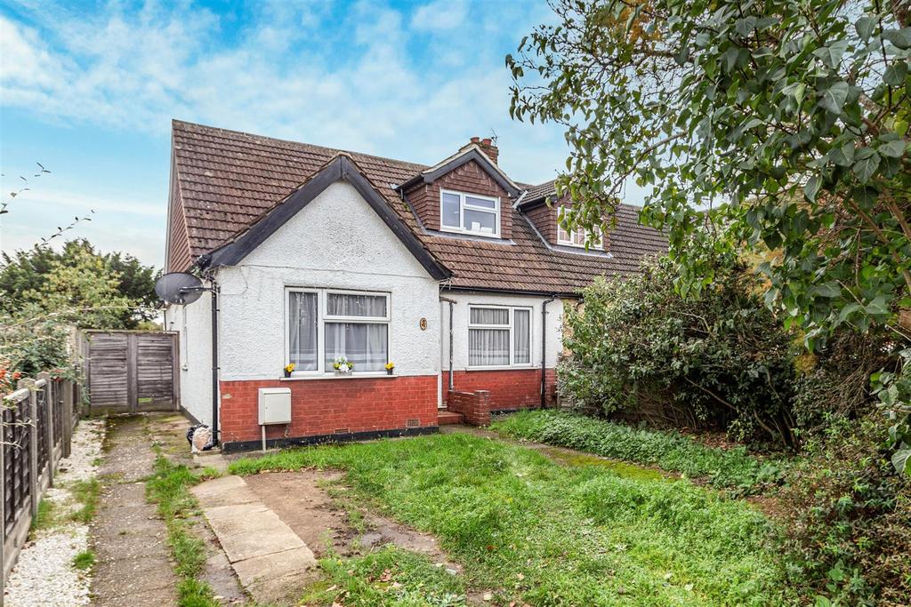 Farleigh Road, New Haw 4 bed semidetached house £475,000