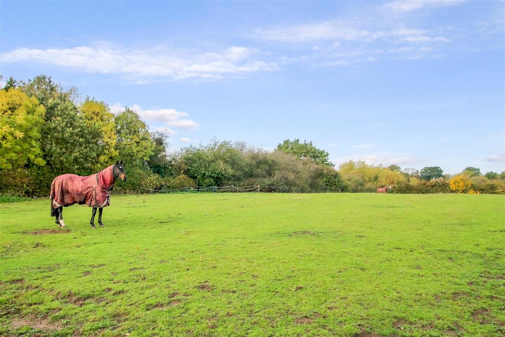 Greengate, Syerston, Newark 3 bed equestrian property £475,000