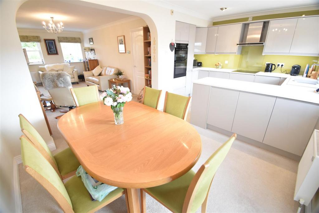 Heywood Road, Pill 4 bed townhouse £435,000