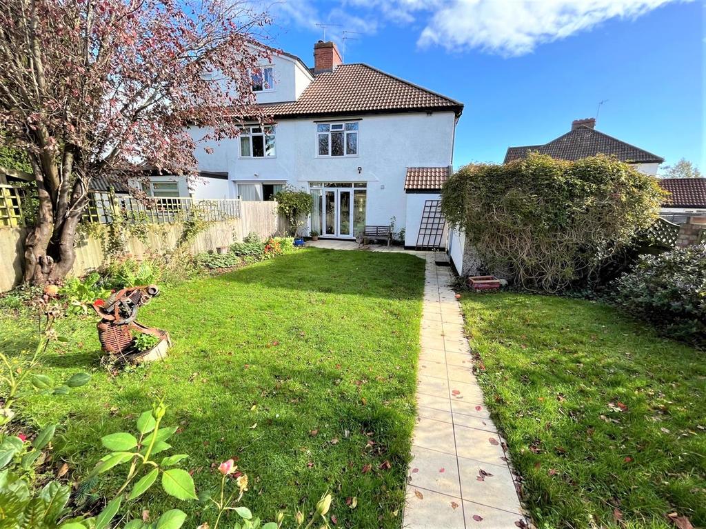 Wellington Walk, Westbury on Trym 3 bed semidetached house £600,000