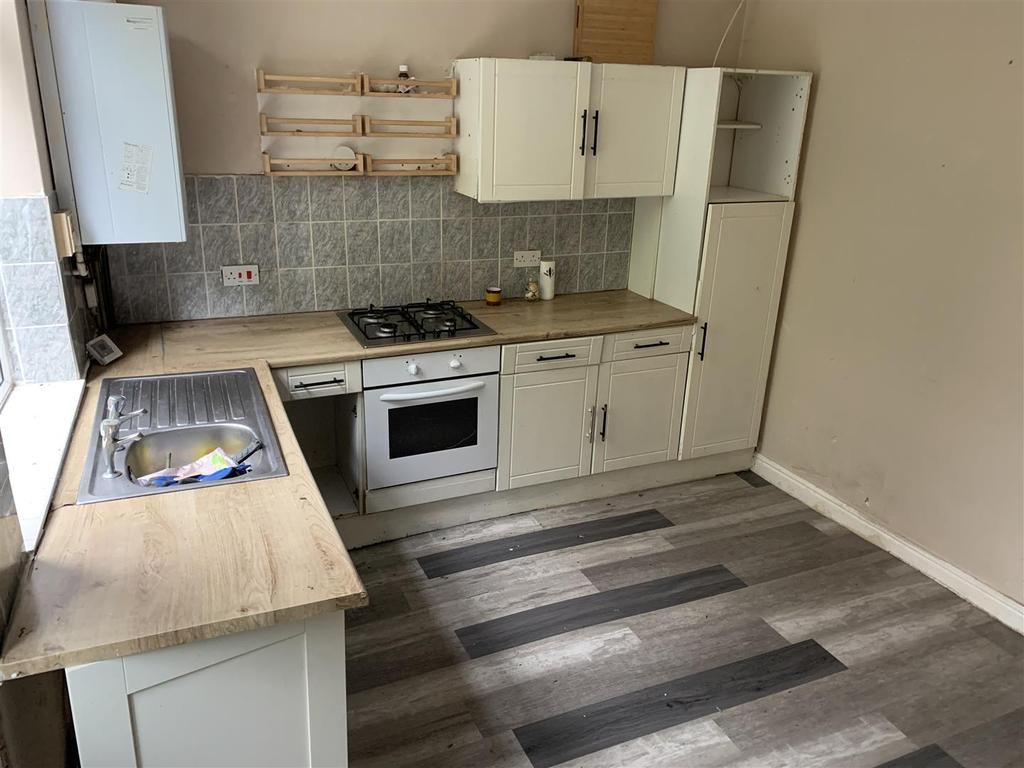 Turner Street, Lees, Oldham 2 bed terraced house £100,000