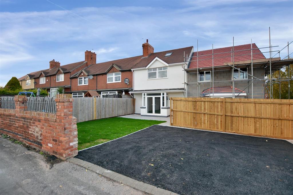 Acreage Lane, Shirebrook 3 bed terraced house £140,000