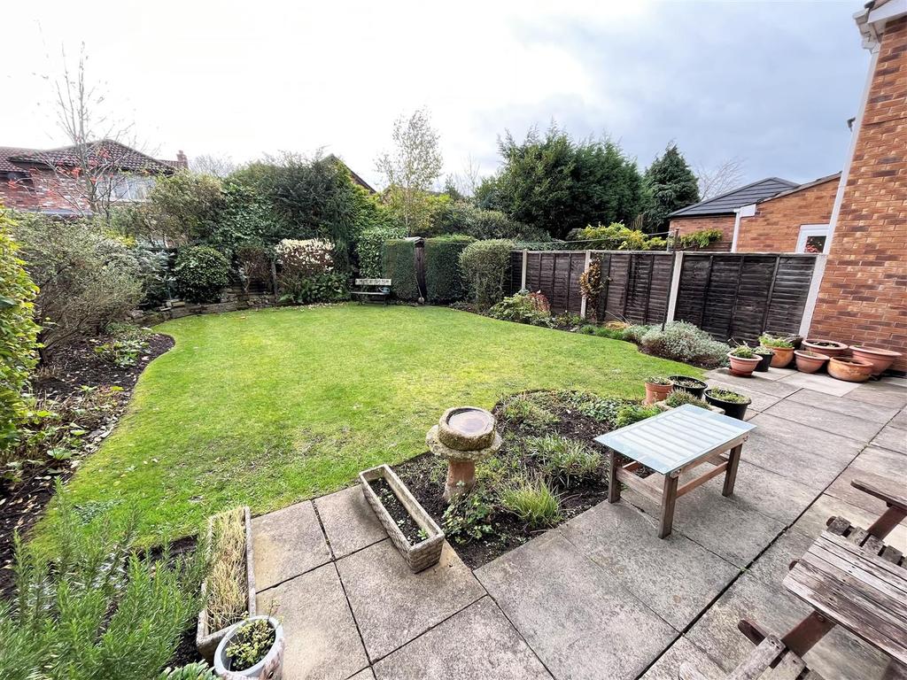 Turnberry Drive, Wilmslow, Cheshire 4 bed semidetached house £459,950
