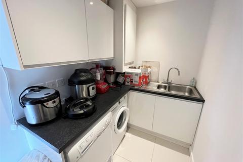 51b Turnberry Drive, Wilmslow, SK9 2QW