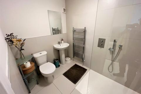51b Turnberry Drive, Wilmslow, SK9 2QW