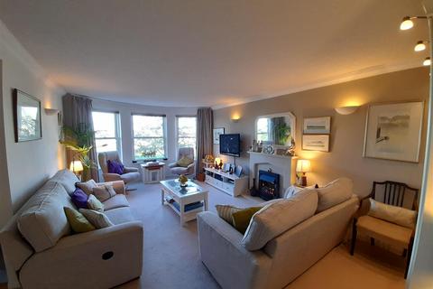 53 Beach Crescent, Littlehampton, BN17 5NT